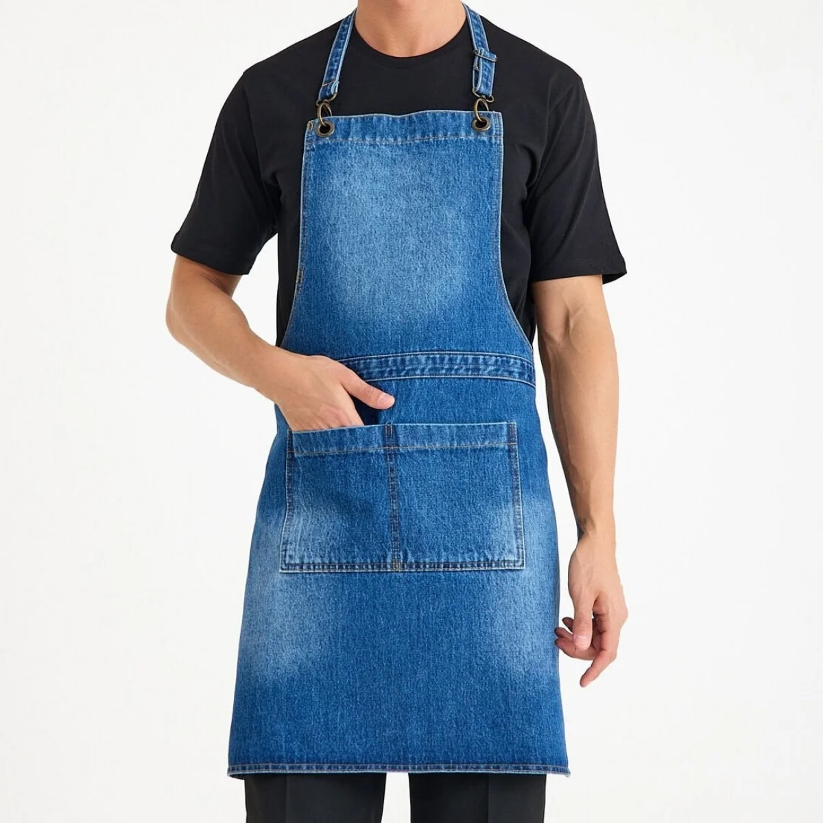 Logosuz açık mavi taşlanmış kot denim askılı cepli önlük, önden görünüm